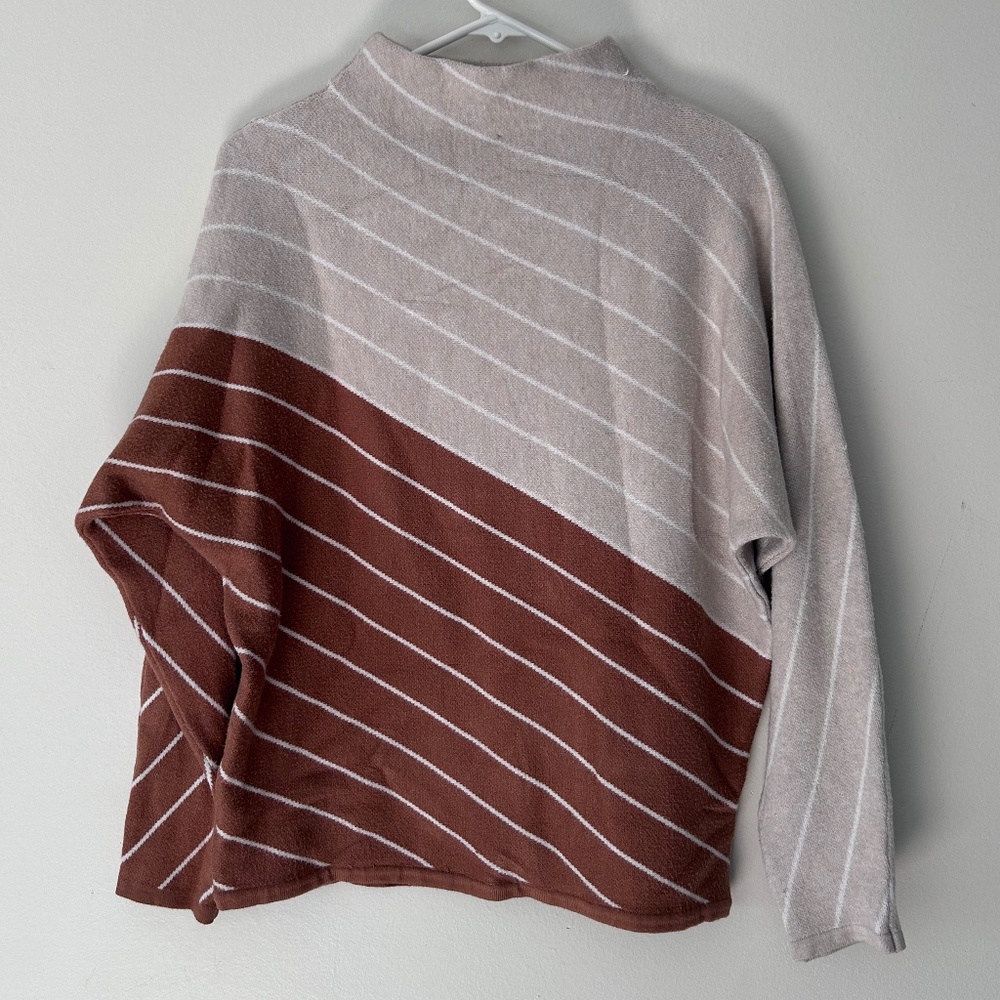 🌻Tahari Mock Turtleneck Diagonal Stripe Sweater